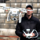 Ilustración para el artículo titulado Licencia para volar: Estados Unidos exige que todos los drones se registren en la FAA